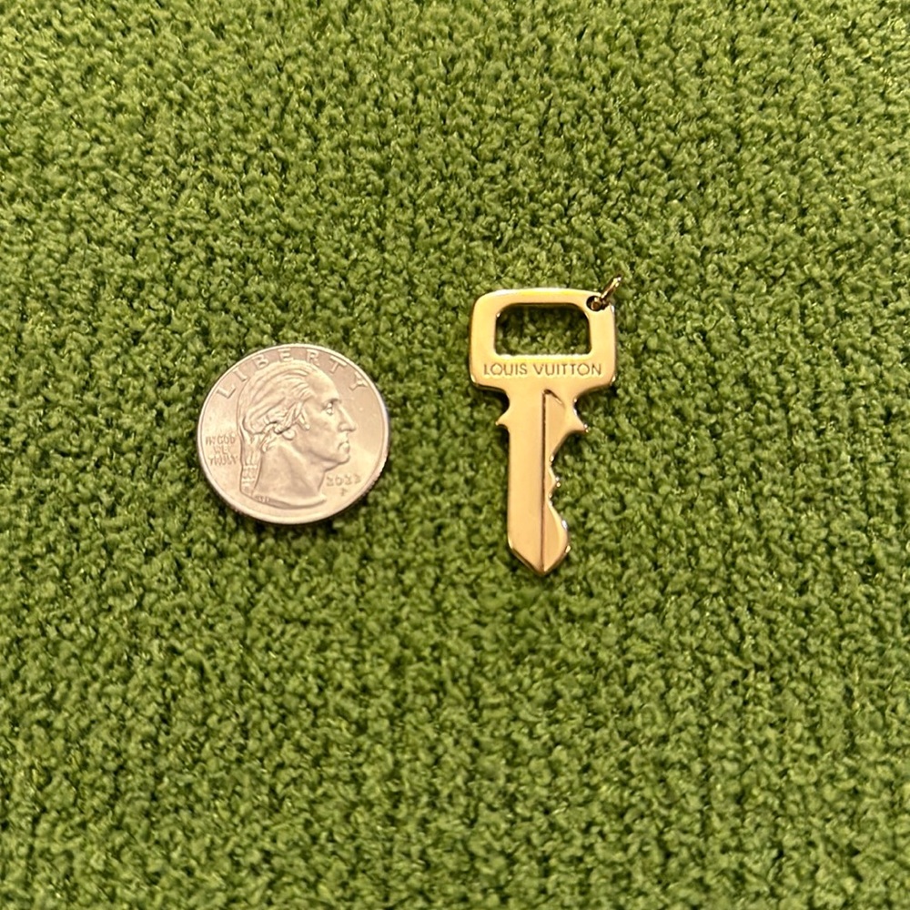 Auth. Louis Vuitton Gold Breloques Charm